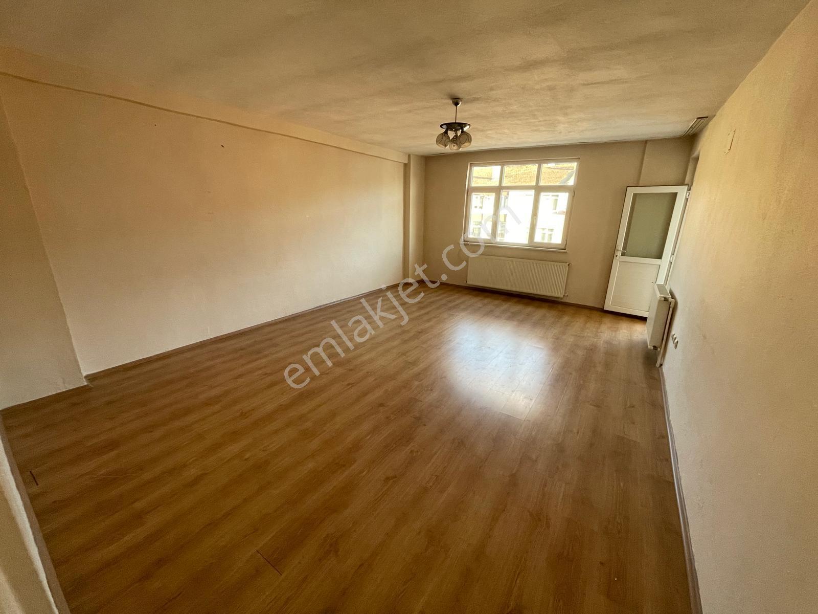 Karamürsel Merkez'de Çift Cepheli 130m2 3+1 Kiralık Daire! - Görsel 8