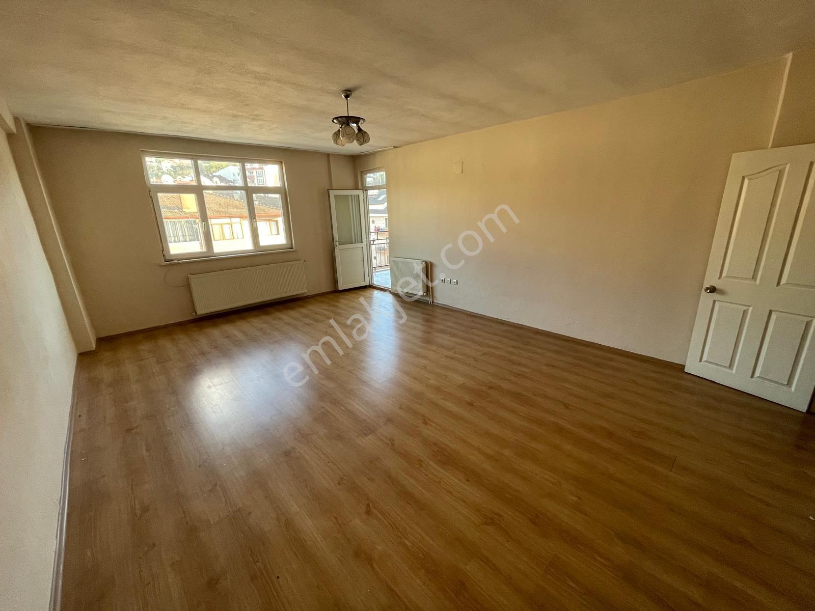 Karamürsel Merkez'de Çift Cepheli 130m2 3+1 Kiralık Daire! - Görsel 9