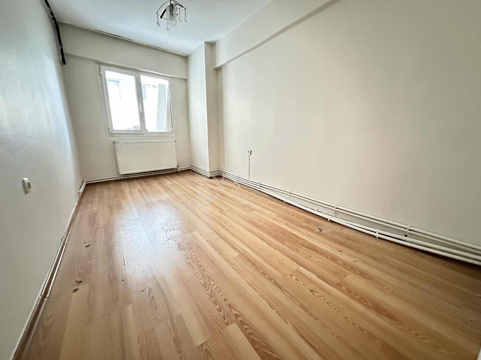 Eşrefpaşa Caddesi 3+1 130 M2 Asansörlü Satılık Daire - Görsel 2