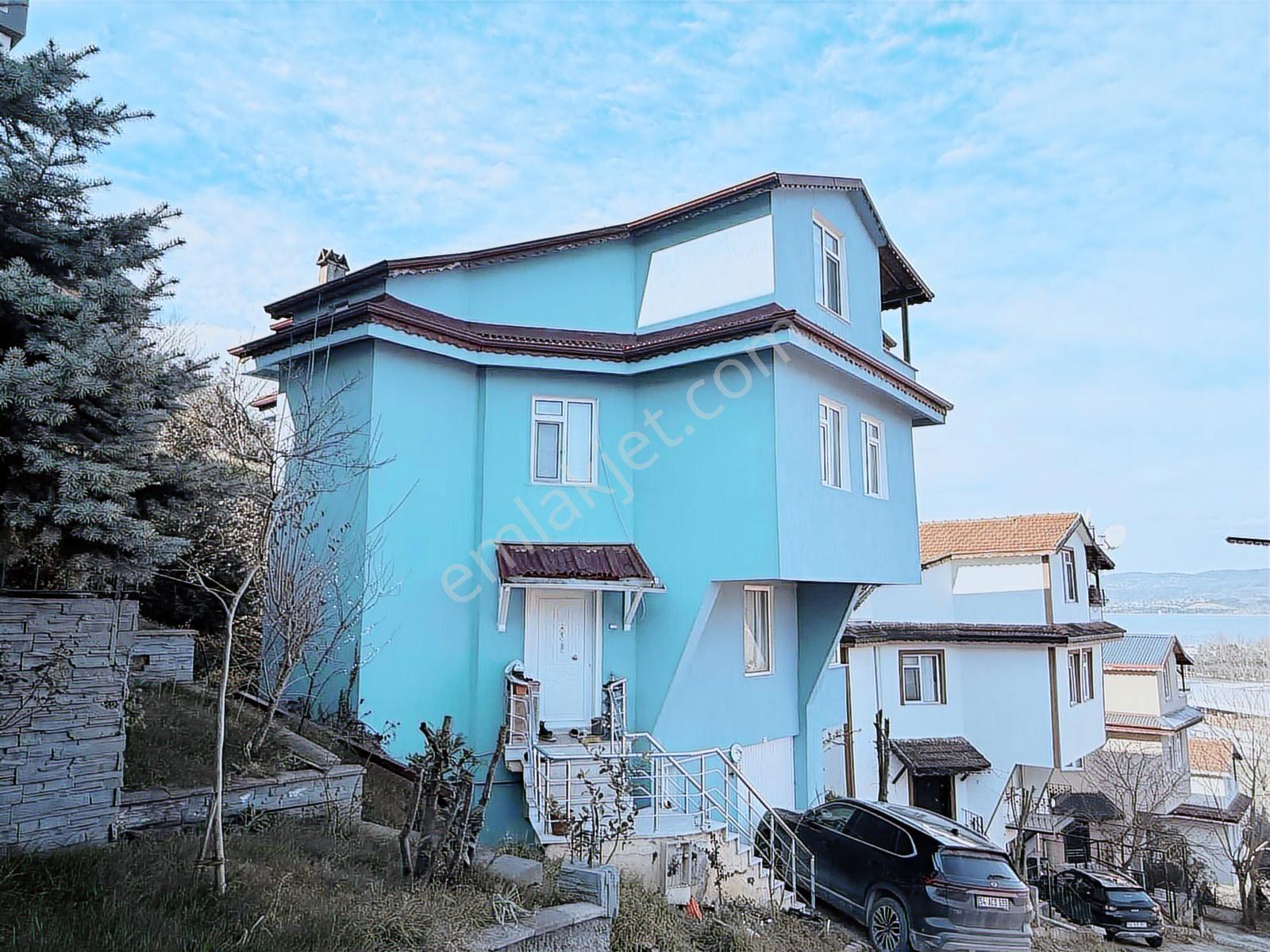 İlknur Doğan Remax Vira Gayrimenkul Satılık Villa