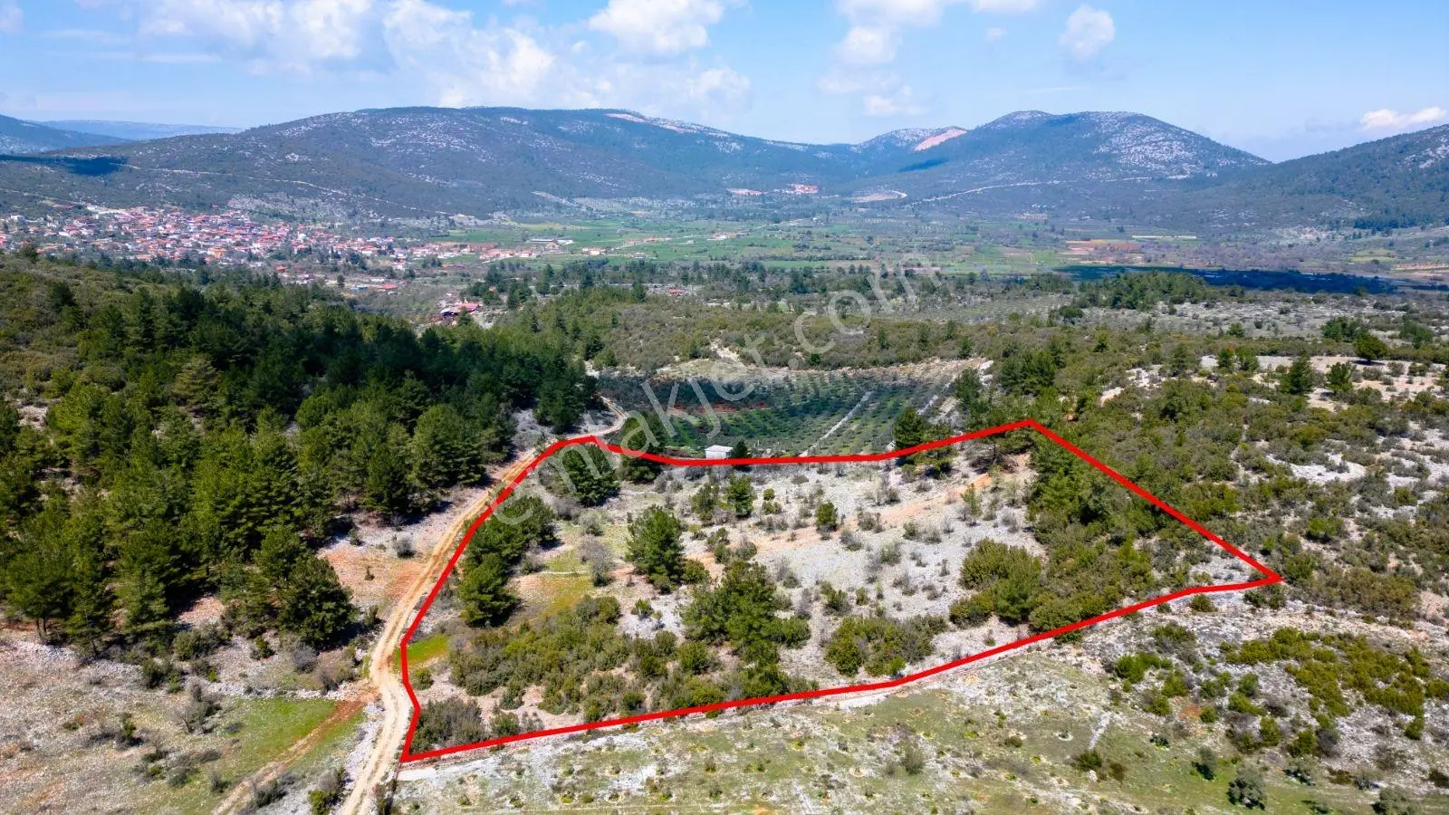Muğla Menteşe Çiftlik Mahallesi'nde Satılık 18.400 M² Arazi