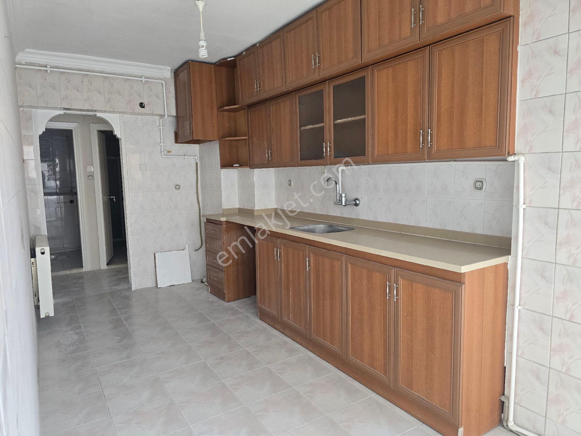 Karşıyaka Örnekköy Kiralık 3+1 Daire - Görsel 8
