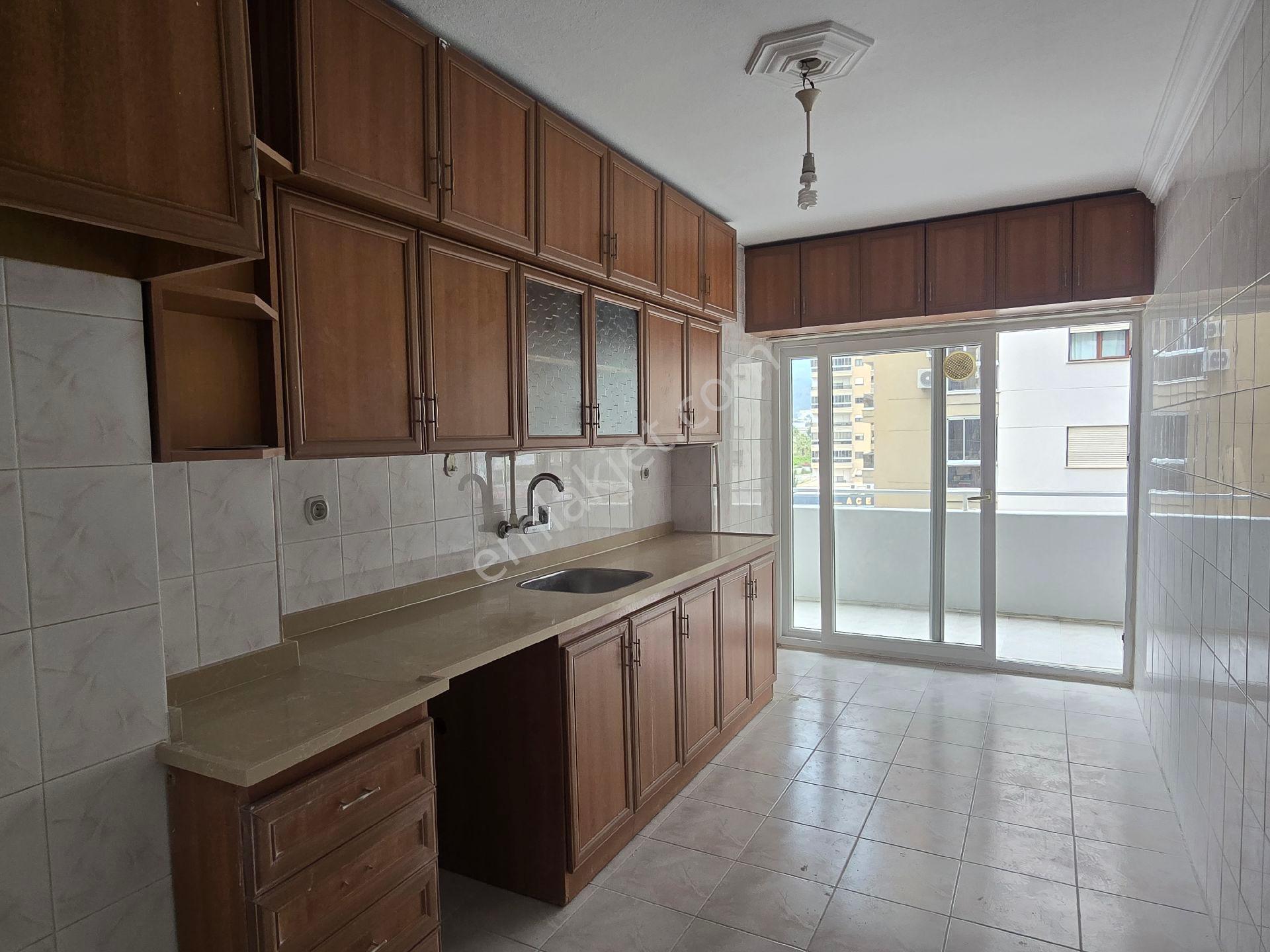 Karşıyaka Örnekköy Kiralık 3+1 Daire - Görsel 6