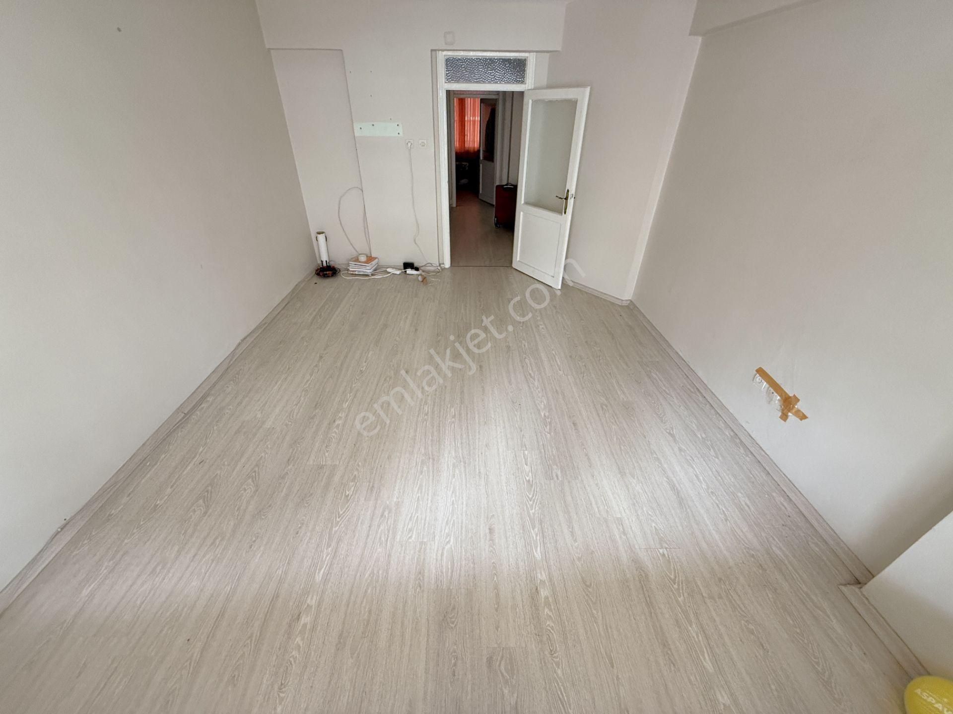Jet'ten Akçay Merkezde Ön Cephe Geniş Balkonlu 2+1 Kiralık Daire - Görsel 4