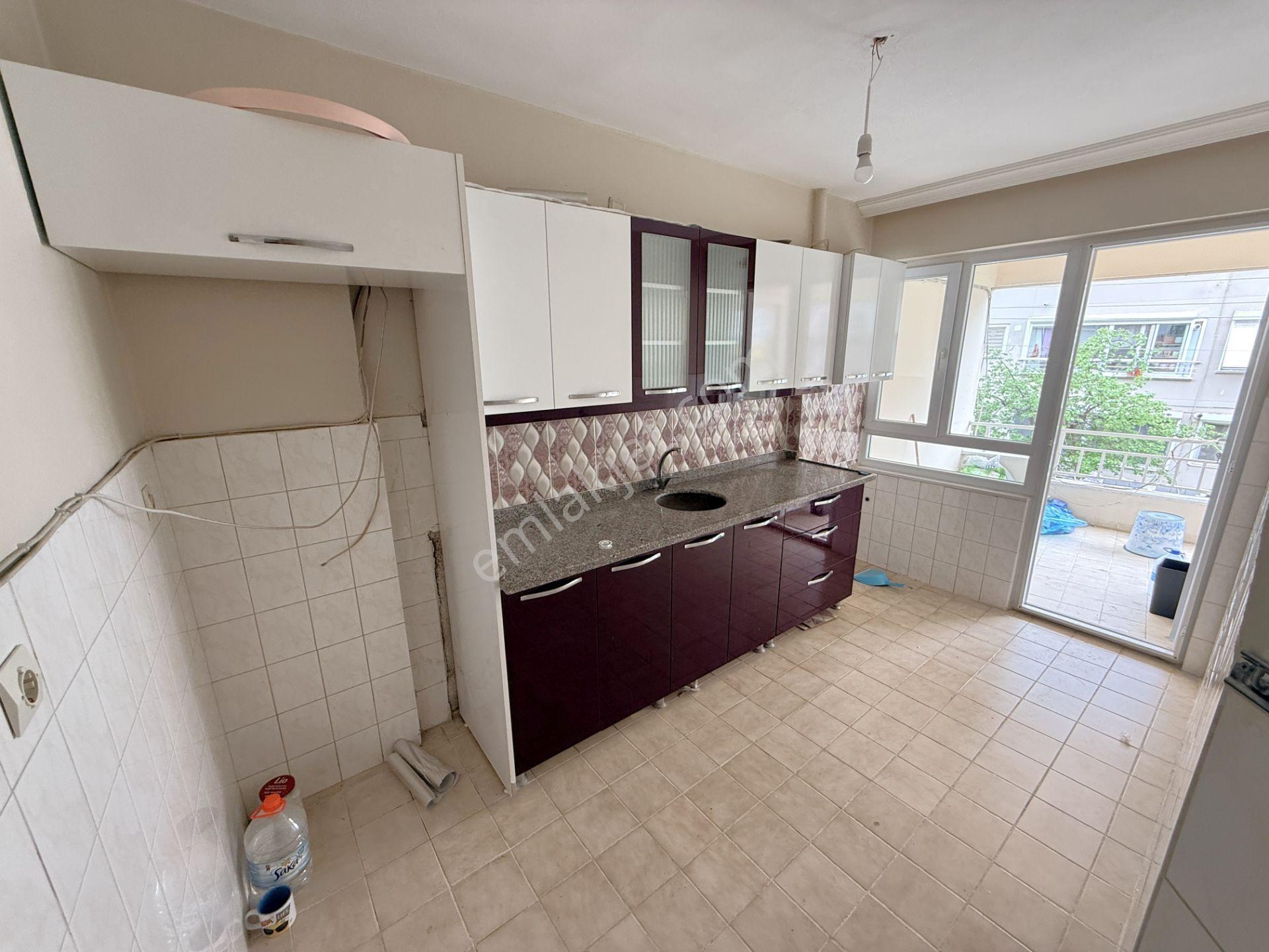 Jet'ten Akçay Merkezde Ön Cephe Geniş Balkonlu 2+1 Kiralık Daire
