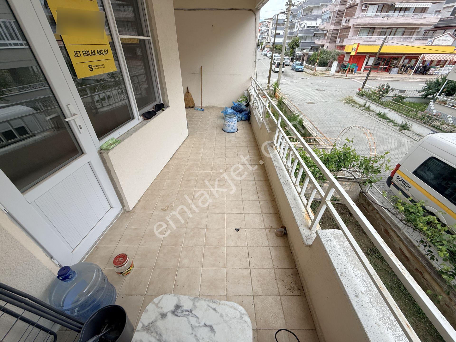 Jet'ten Akçay Merkezde Ön Cephe Geniş Balkonlu 2+1 Kiralık Daire - Görsel 9