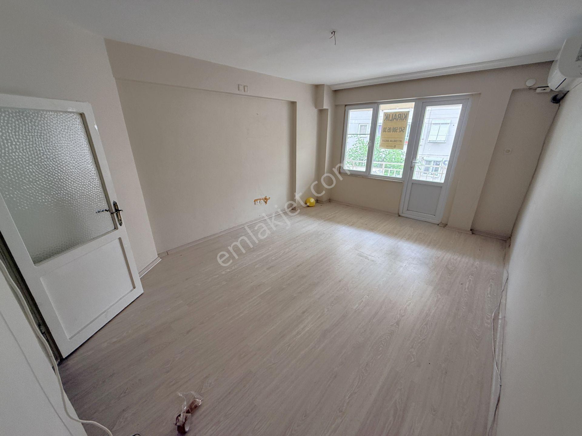 Jet'ten Akçay Merkezde Ön Cephe Geniş Balkonlu 2+1 Kiralık Daire - Görsel 3