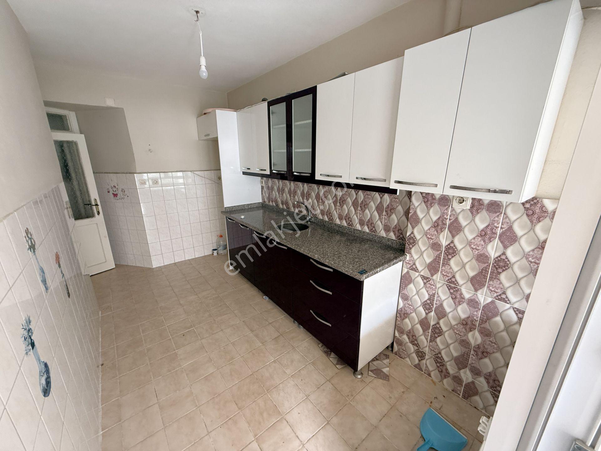 Jet'ten Akçay Merkezde Ön Cephe Geniş Balkonlu 2+1 Kiralık Daire - Görsel 2