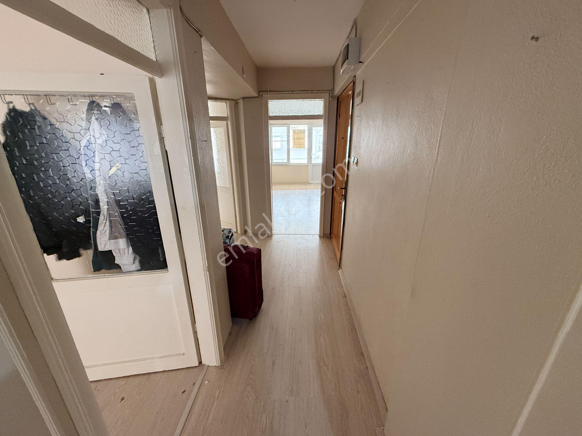 Jet'ten Akçay Merkezde Ön Cephe Geniş Balkonlu 2+1 Kiralık Daire - Görsel 14