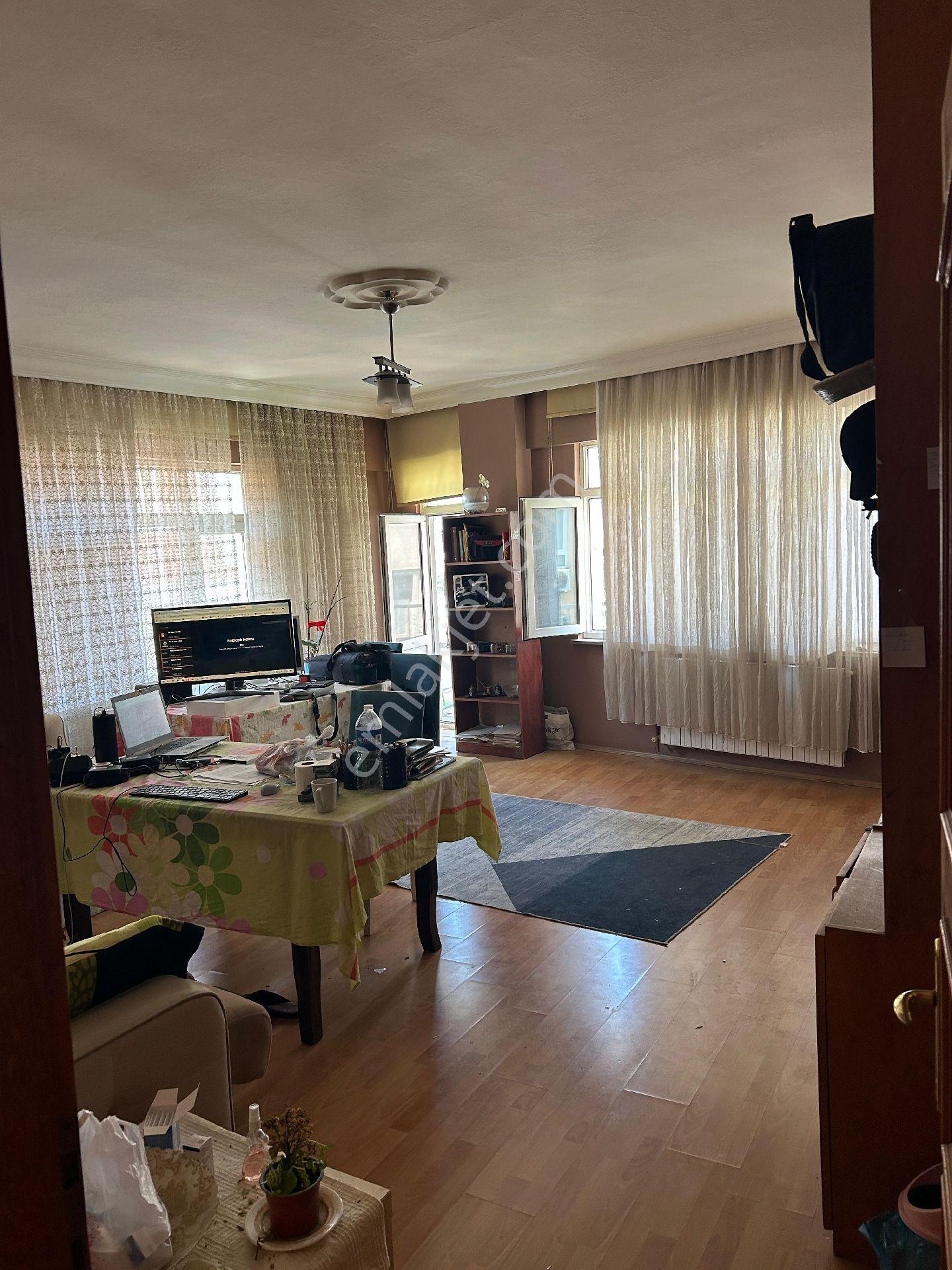Bahçelievler Siyavuşpaşa İlkokulu Karşısında Kat Mülkiyetli 4.kat 3+1 125 M2 Satılık Daire - Görsel 3