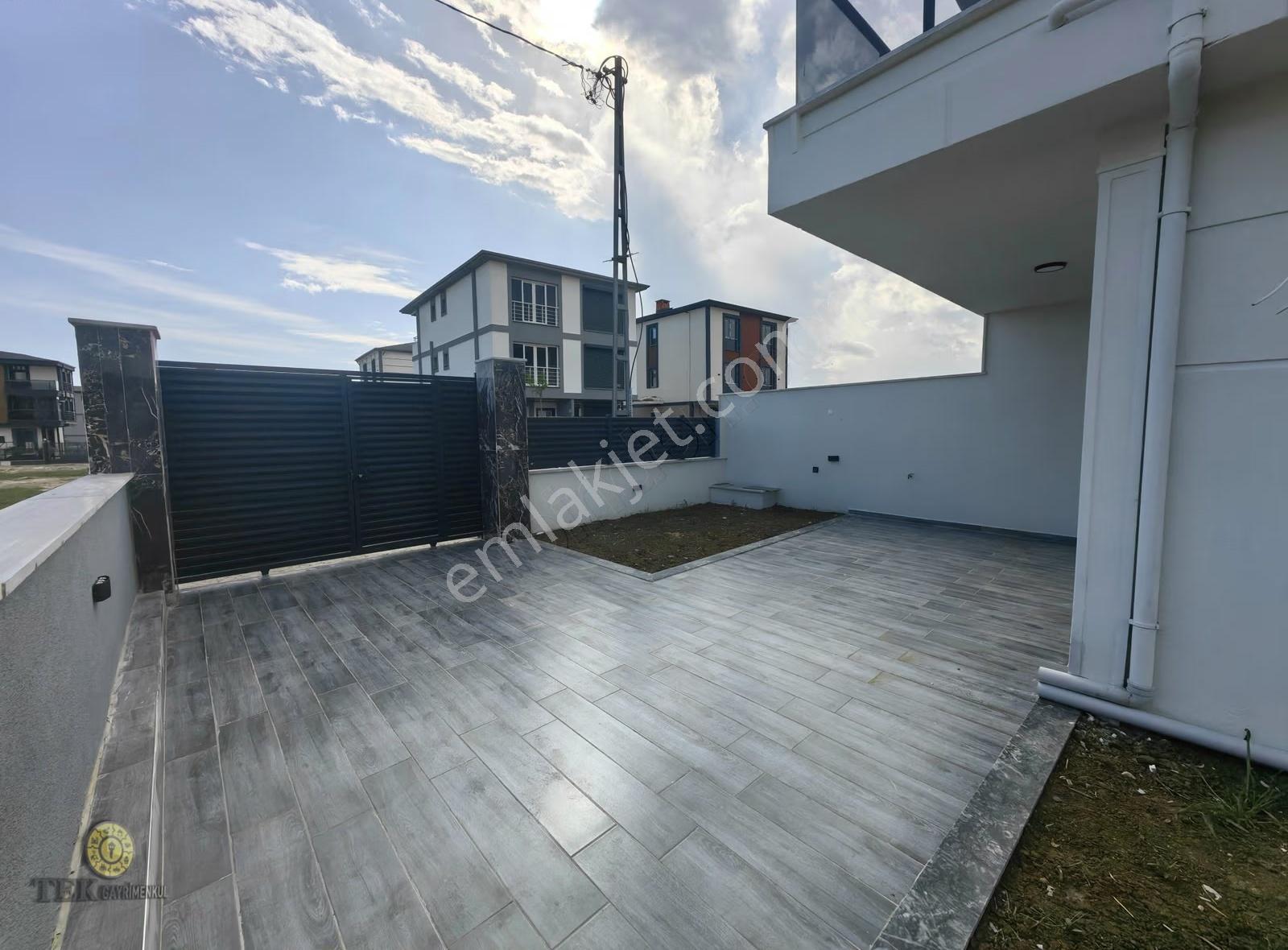 Yeni Çiftlikte Sıfır 4+1 200 M2 İskanlı Müstakil İkiz Villamız