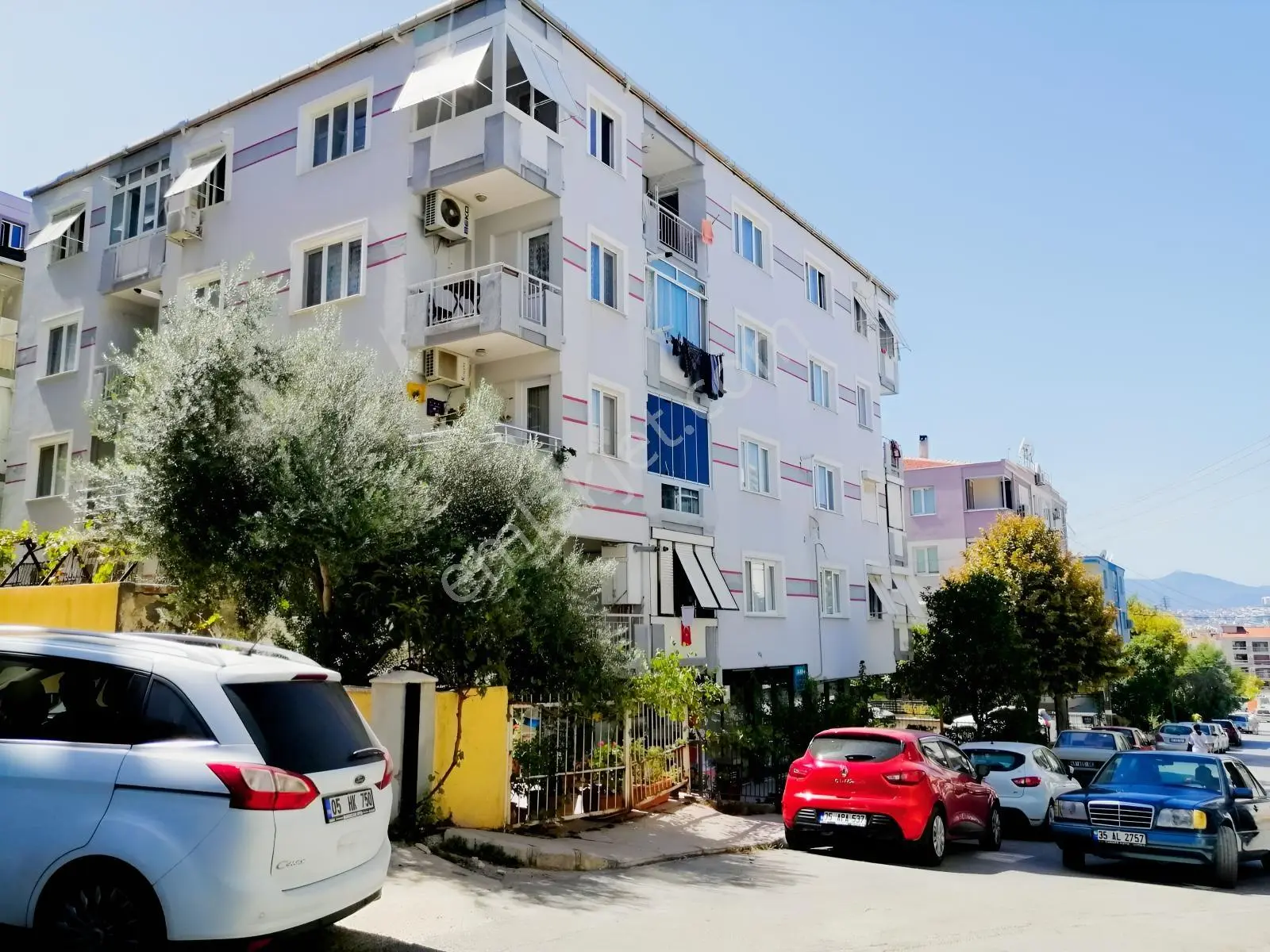 Buca Şirinyer Efeler Mah. 3+1 Ayrı Mutfak D.gazlı Satılık Daire