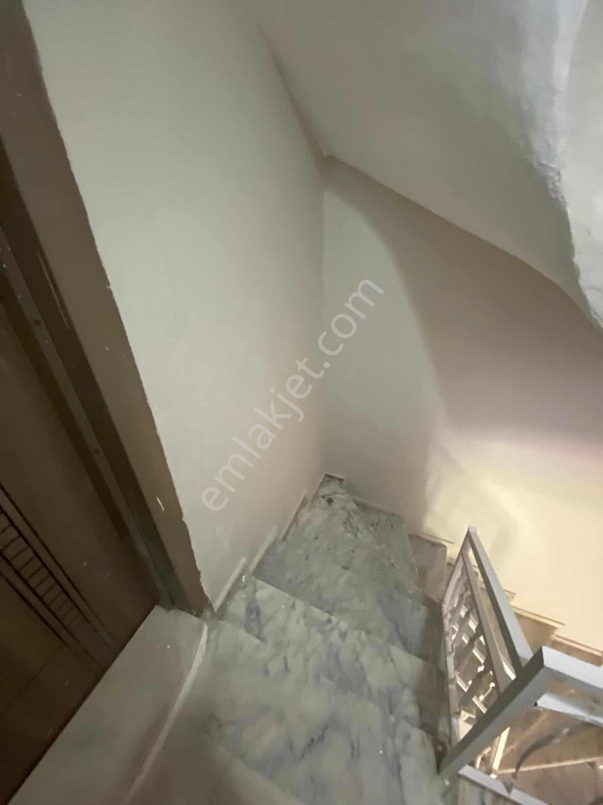 İzmir Bozyaka Pazaryeri Karşısı 195 M2 Satılık Komple Bina - Görsel 25