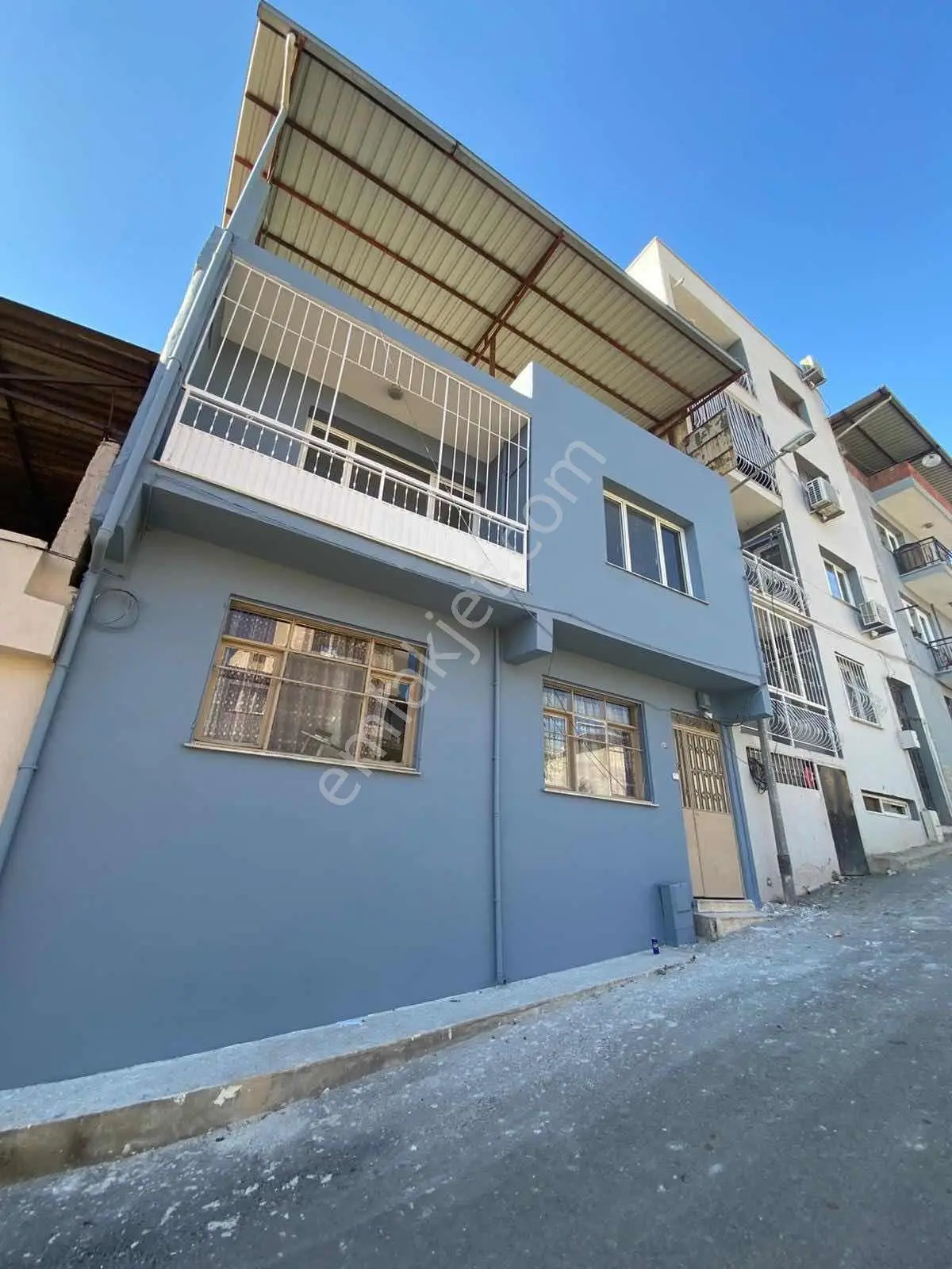 İzmir Bozyaka Pazaryeri Karşısı 195 M2 Satılık Komple Bina