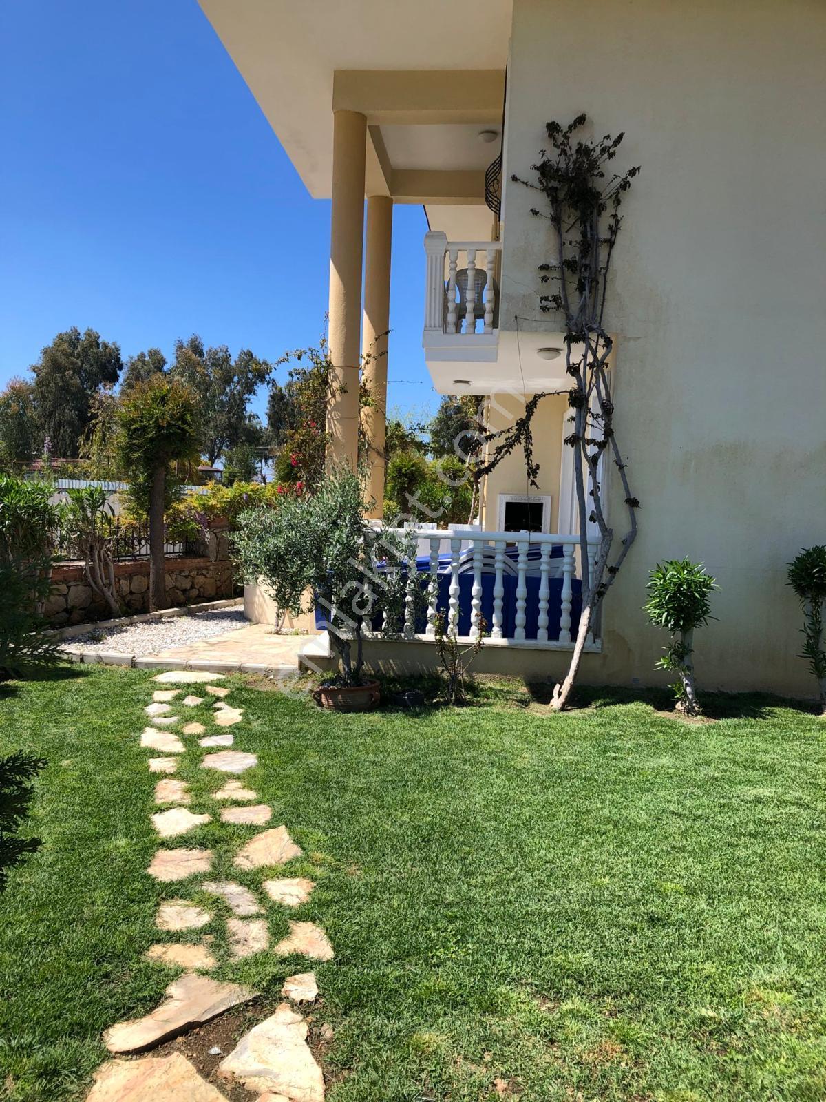 Stop'tan Çalışta Denize Sıfır Havuzlu Triplex Villa - Görsel 13
