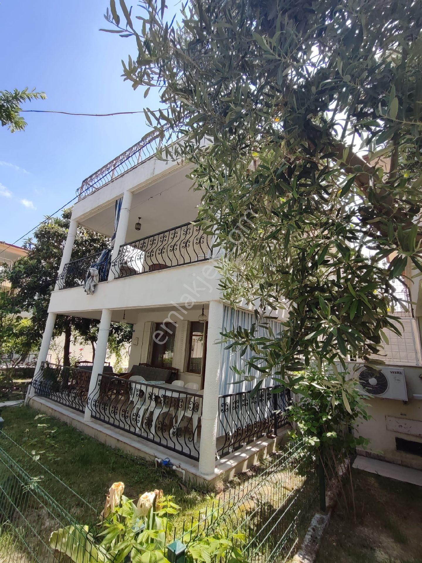 Kuşadası Davutlar Sahilde Denize 100 M Mesafede Satılık Prestijli Villa