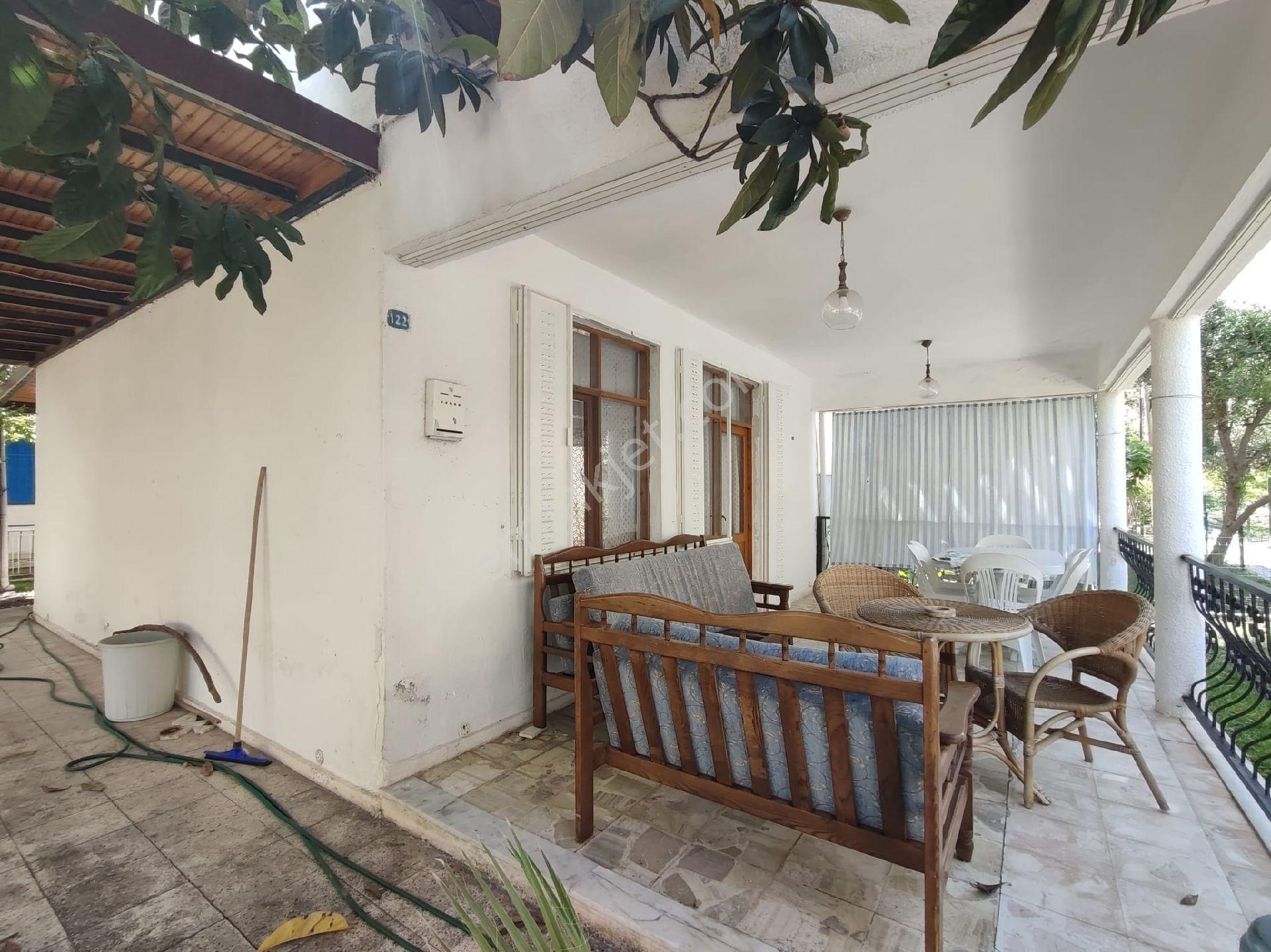 Kuşadası Davutlar Sahilde Denize 100 M Mesafede Satılık Prestijli Villa - Görsel 8