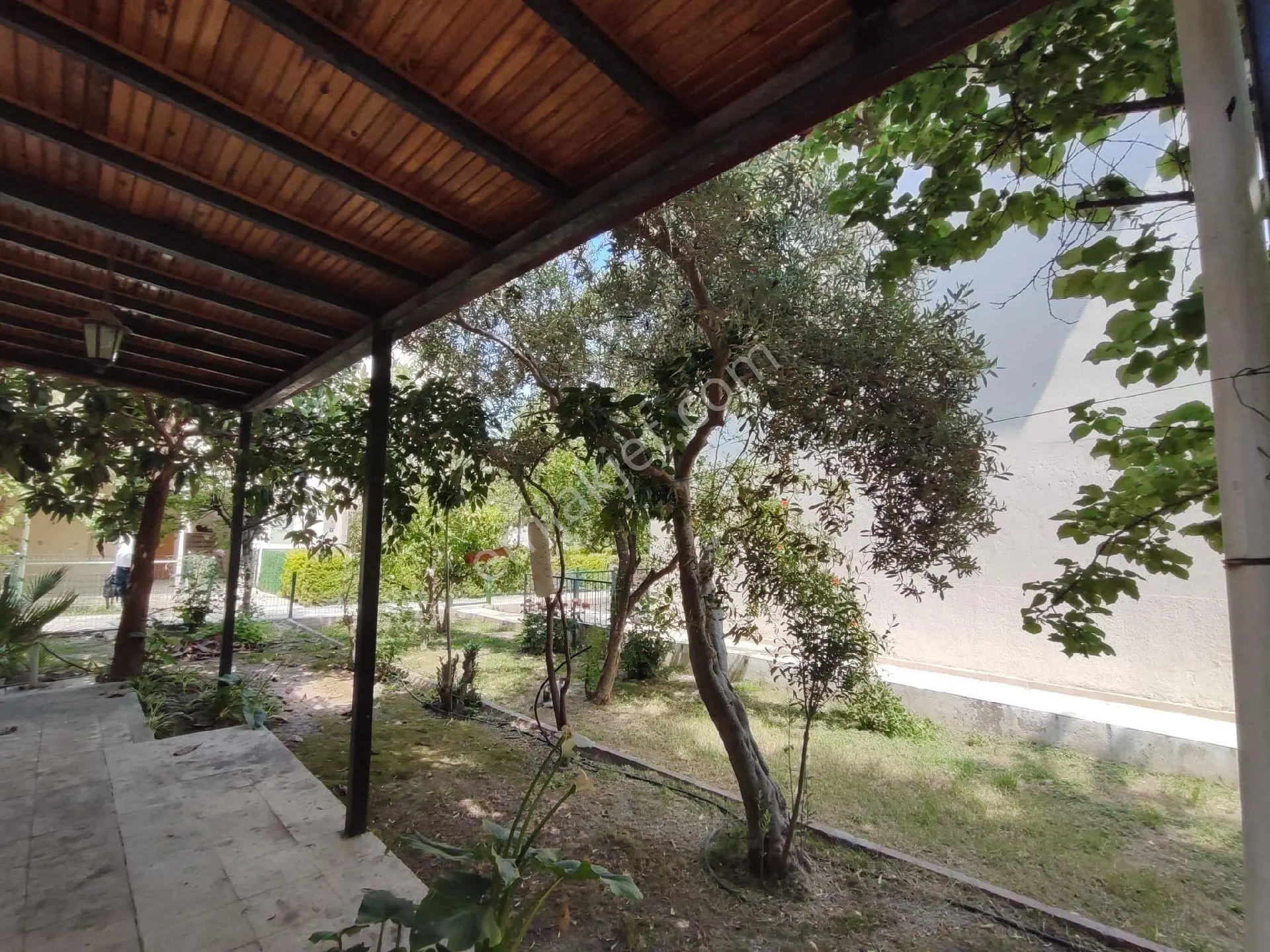 Kuşadası Davutlar Sahilde Denize 100 M Mesafede Satılık Prestijli Villa - Görsel 3