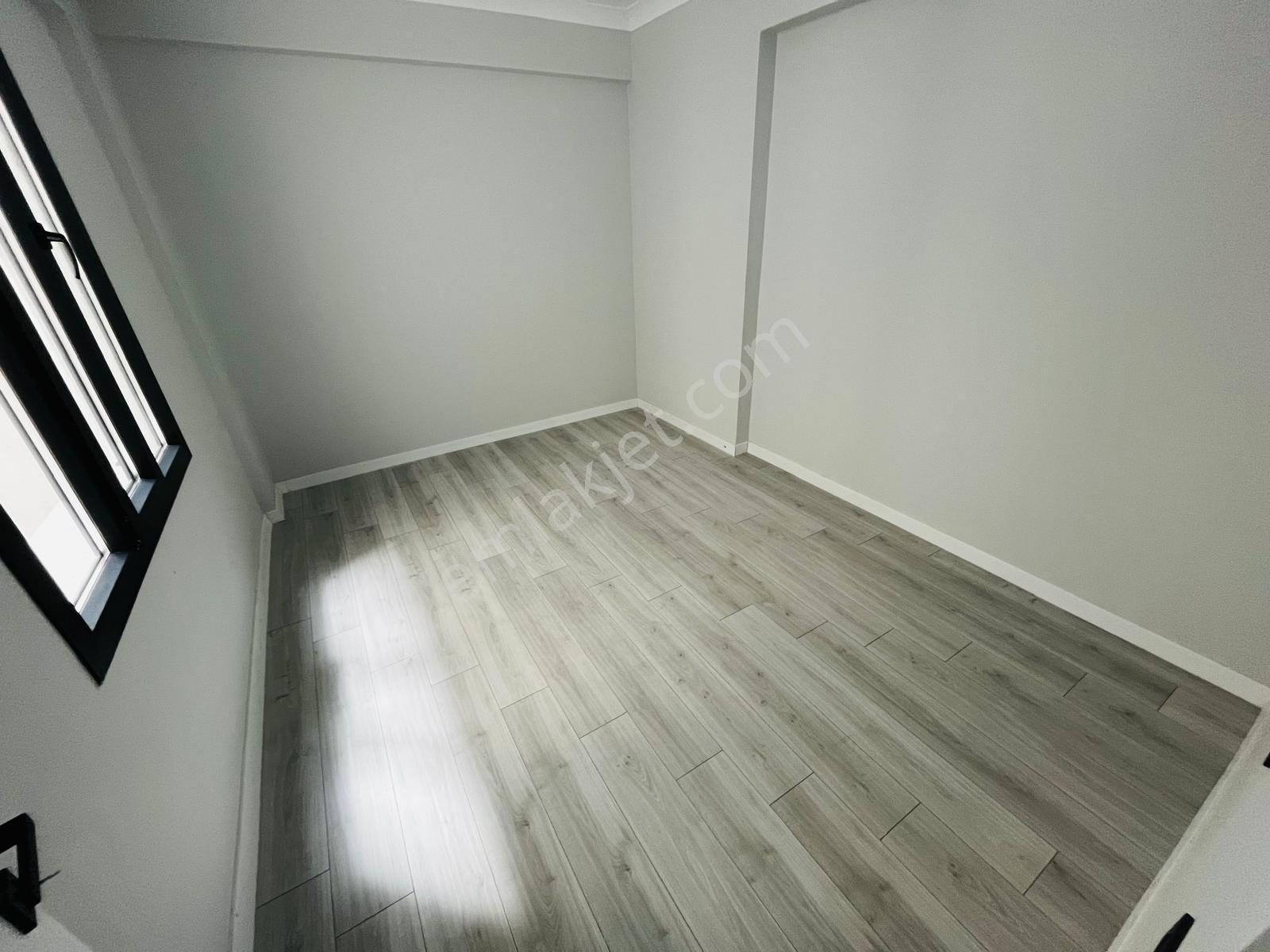 Gömeç Çarşı Merkezinde Ara Kat Köşe Geniş Lüx 1+1 Satılık Daire - Görsel 8