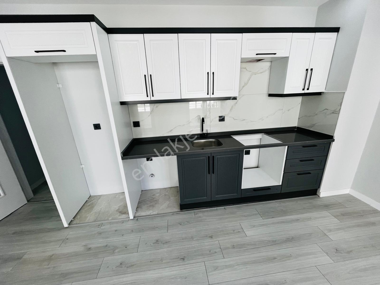 Gömeç Çarşı Merkezinde Ara Kat Köşe Geniş Lüx 1+1 Satılık Daire - Görsel 5
