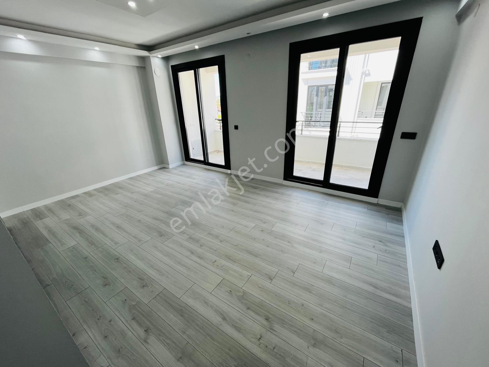 Gömeç Çarşı Merkezinde Ara Kat Köşe Geniş Lüx 1+1 Satılık Daire - Görsel 13