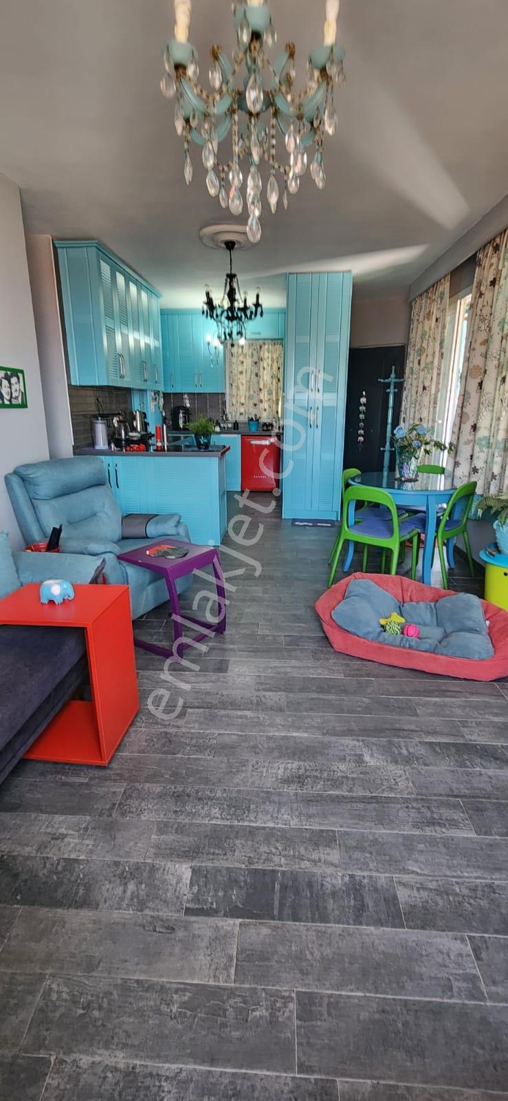 Kuşadası Merkez’de Satılık Lıman Manzaralı Teraslı Şırın 2+1 Eşyalı Daıre