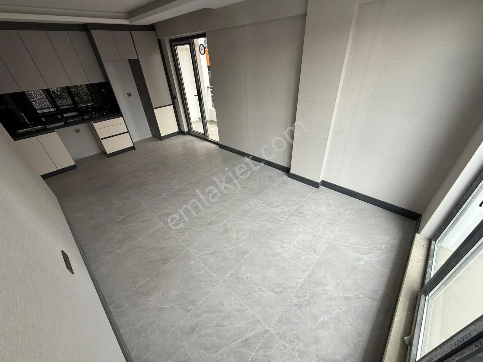 Kariyer'den Sıfır 1+1 2.kat Ön Cephe Yerden Istmalı Acil Kiralık - Görsel 35