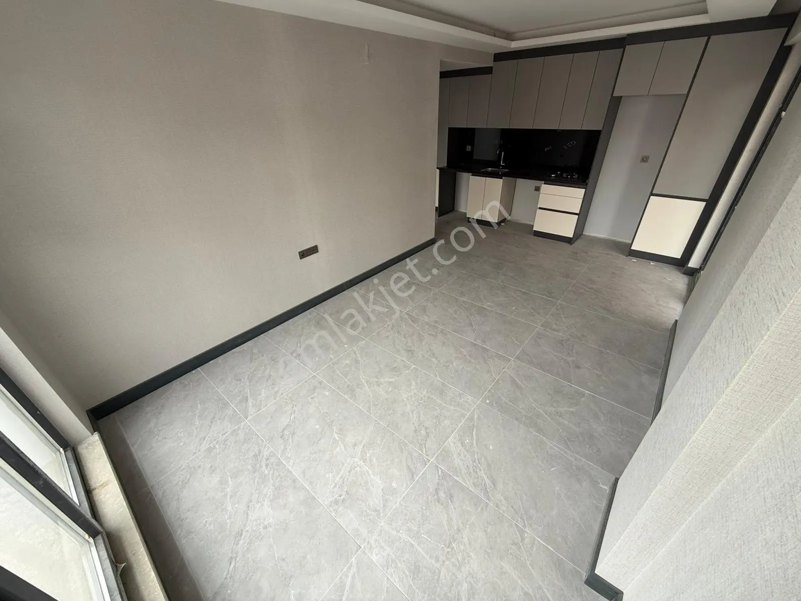 Kariyer'den Sıfır 1+1 2.kat Ön Cephe Yerden Istmalı Acil Kiralık - Görsel 27