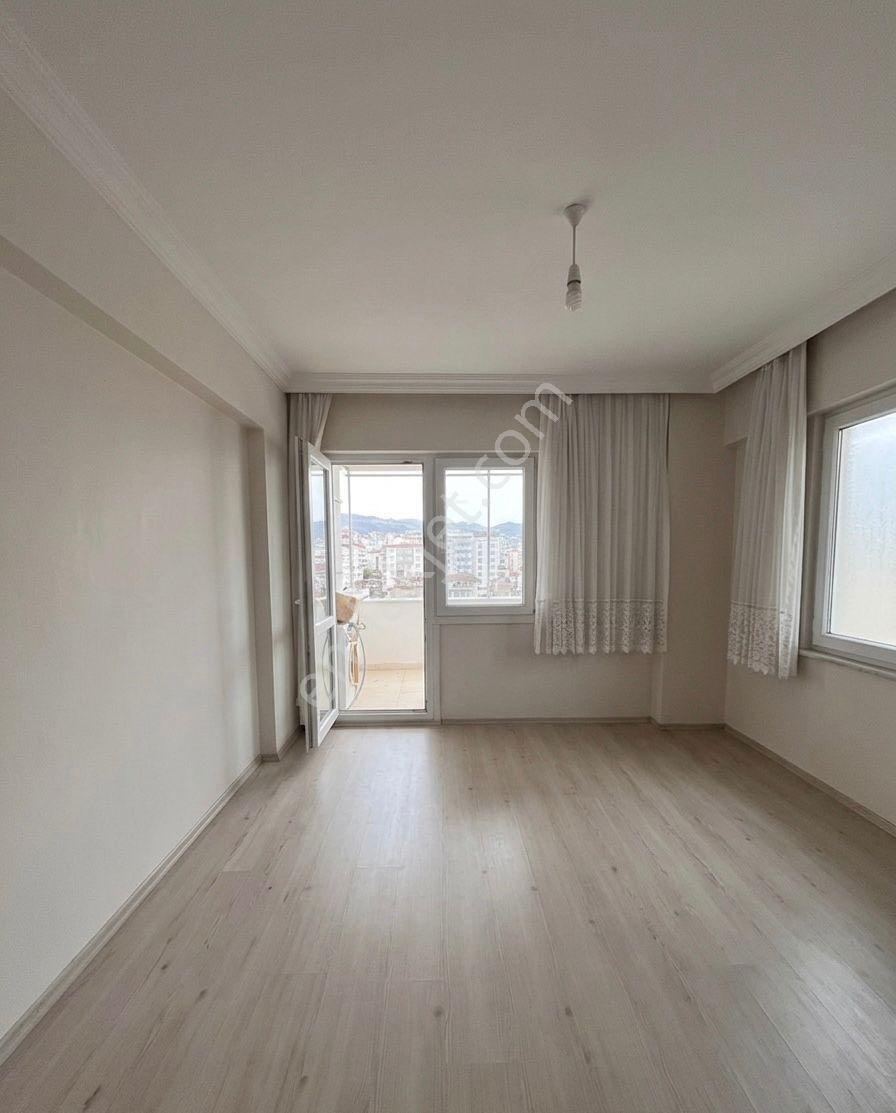 Sınırsız Kredi İmkanı İle ! Yeşil Mahallede 3+1 10 Yıllık Satılık Daire - Görsel 6