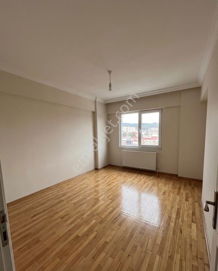 Sınırsız Kredi İmkanı İle ! Yeşil Mahallede 3+1 10 Yıllık Satılık Daire - Görsel 4