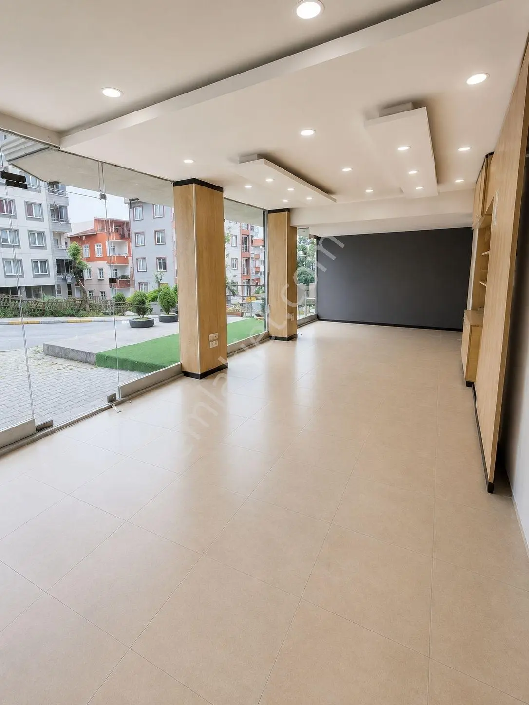 Yakuplu'da Köşebaşı İşlek Konumda Satılık 100m² Dükkan - Görsel 2