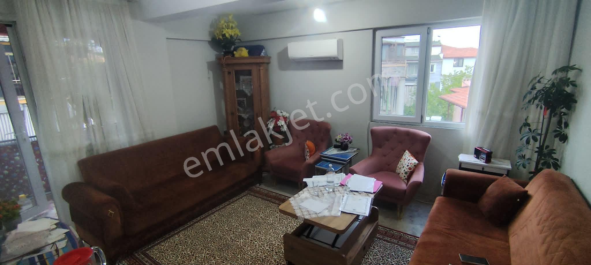 İlbadı Mahallesinde 3 Katlı Binanın 3. Katı 3 Yıllık 2+1/90 M2 Daire 3.700.000 Tl Satılıktır - Görsel 4