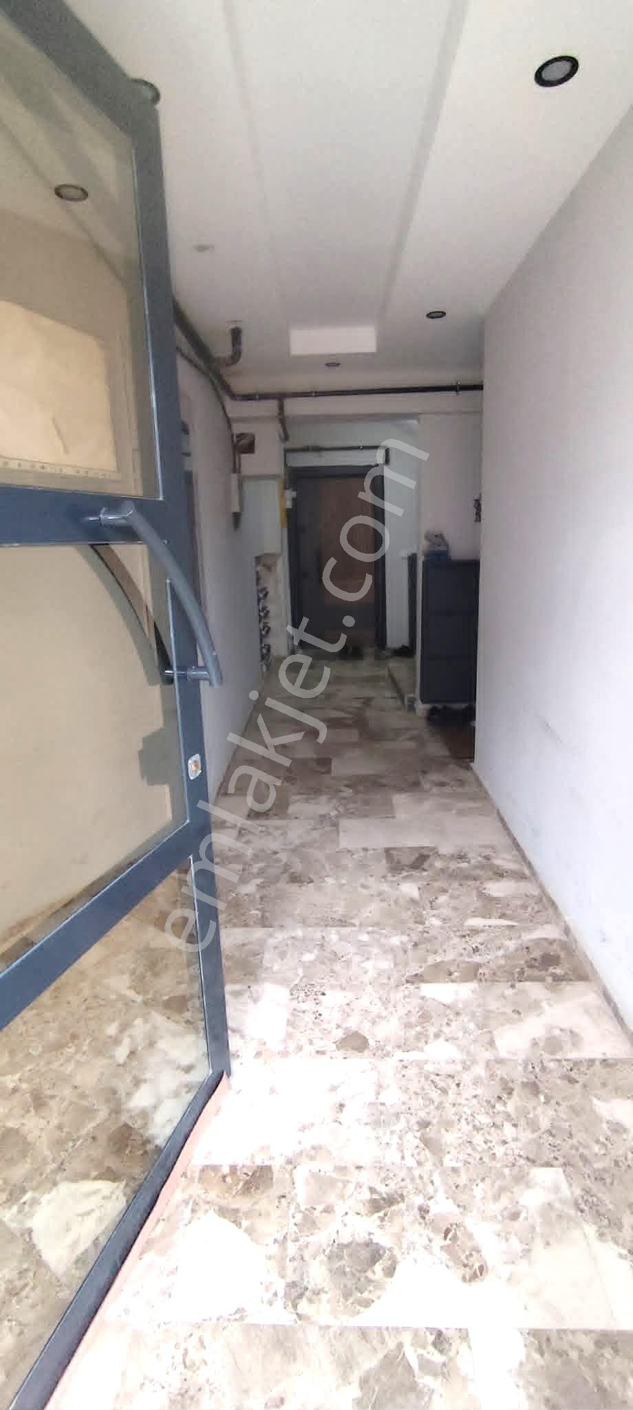 İlbadı Mahallesinde 3 Katlı Binanın 3. Katı 3 Yıllık 2+1/90 M2 Daire 3.700.000 Tl Satılıktır - Görsel 24