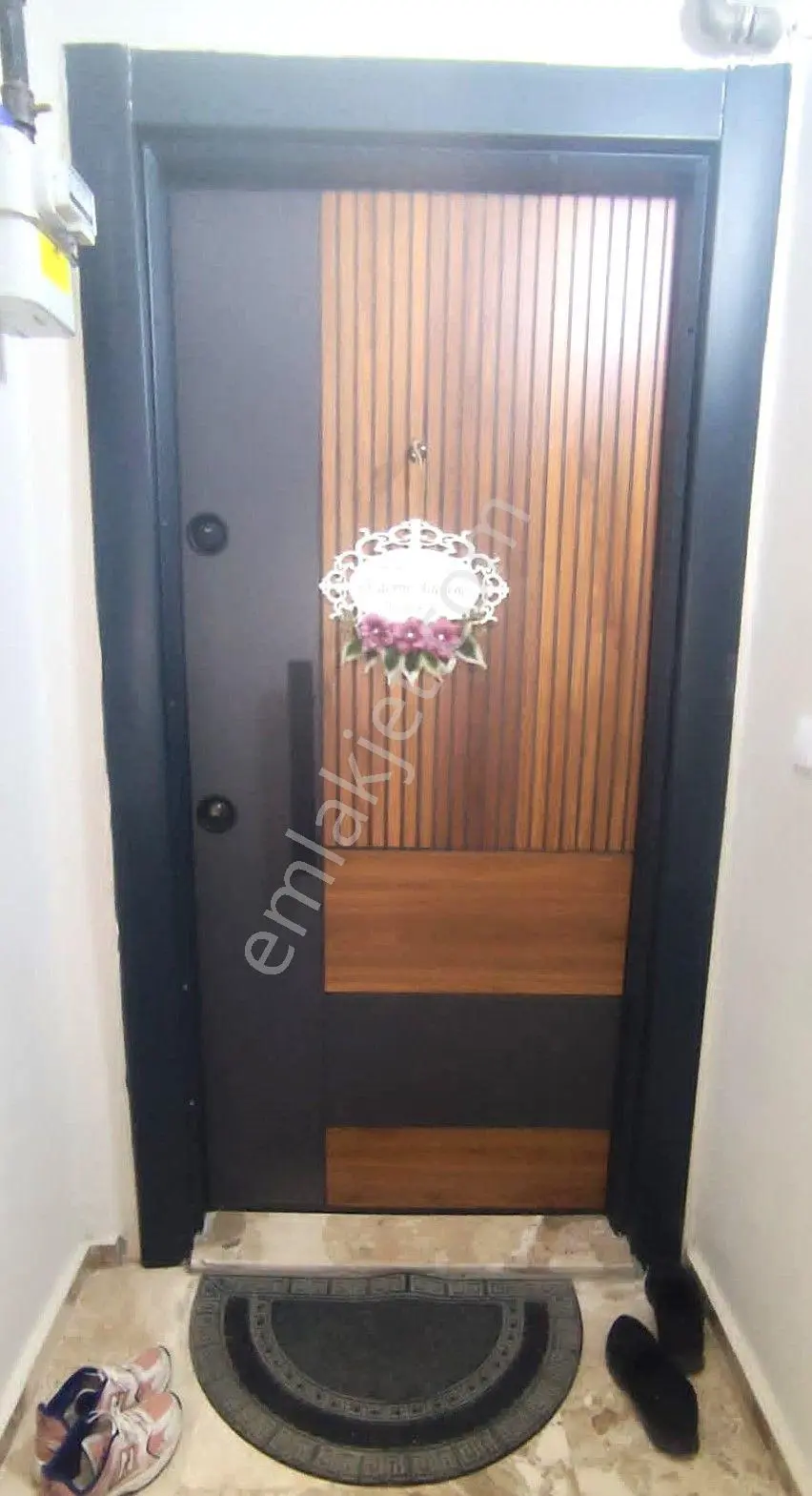 İlbadı Mahallesinde 3 Katlı Binanın 3. Katı 3 Yıllık 2+1/90 M2 Daire 3.700.000 Tl Satılıktır - Görsel 2