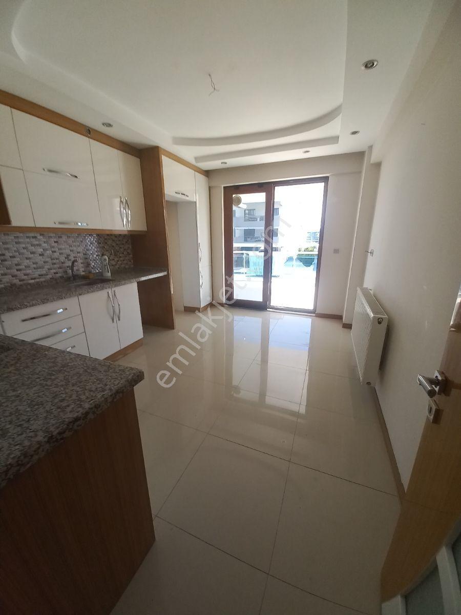 Yenişafakta Kiralık 3+1 Arakat Daire - Görsel 20