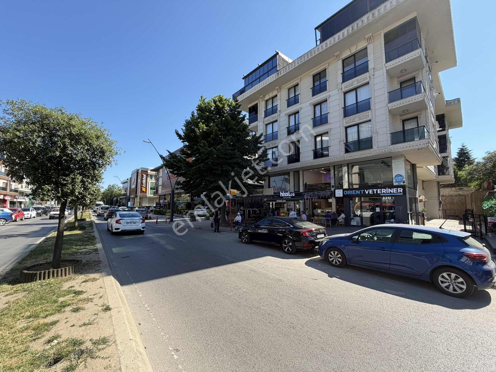 Üsküdar Bahçelievler Mahallesinde Cadde Üzeri 120 M² 3+1 Daire - Görsel 11