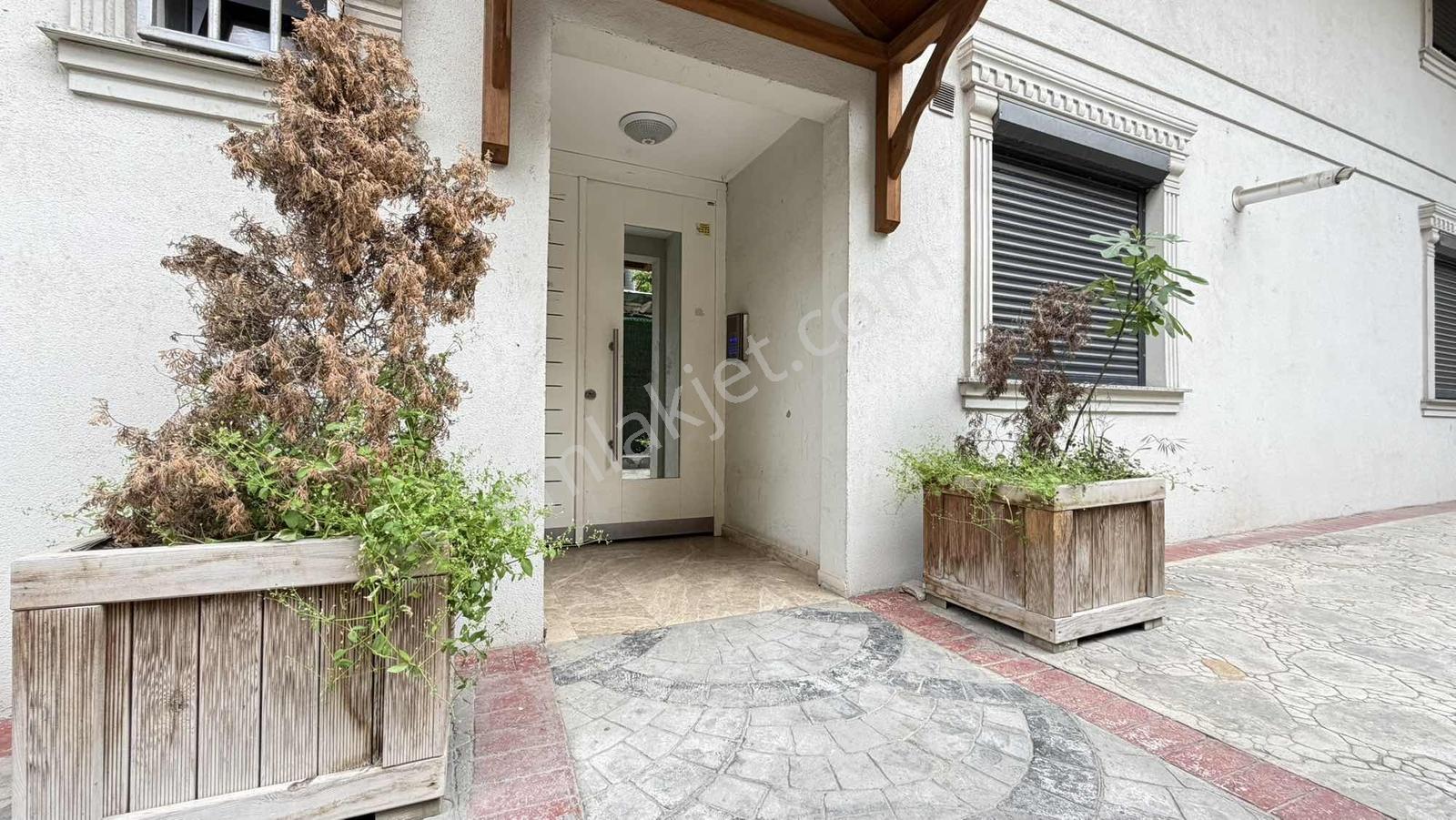 Üsküdar Bahçelievler Mahallesinde Cadde Üzeri 120 M² 3+1 Daire - Görsel 4
