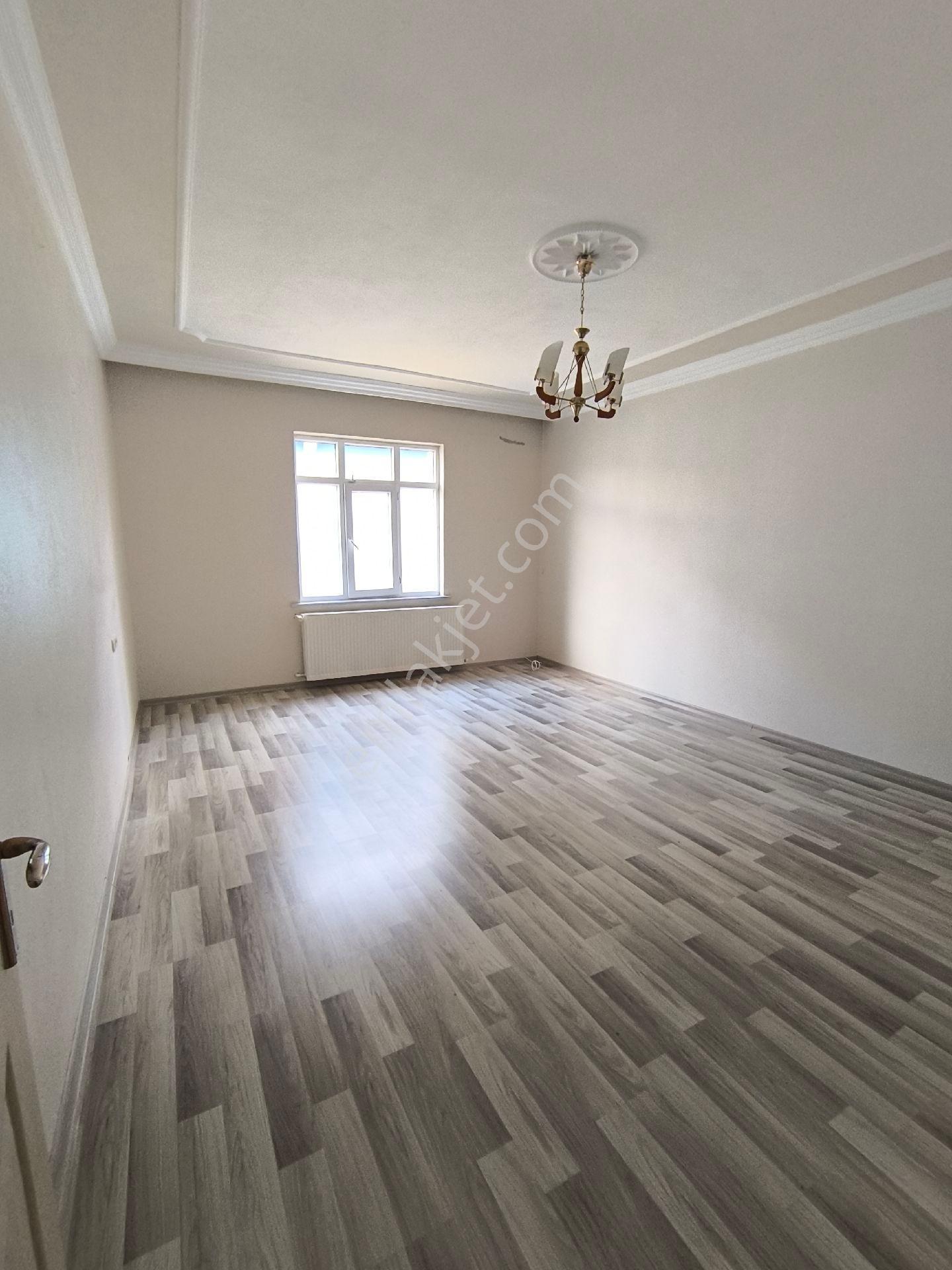 Rem/max Land'ten Çerkezköy'de Merkezî Konumda Kiralık 2+1 130 - Görsel 13