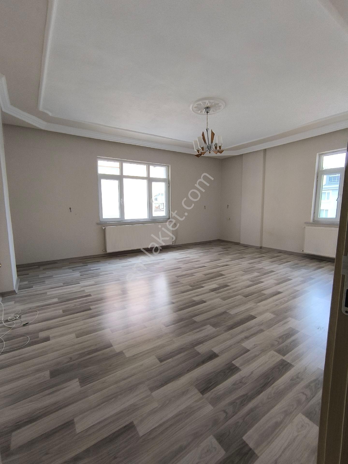 Rem/max Land'ten Çerkezköy'de Merkezî Konumda Kiralık 2+1 130 - Görsel 11