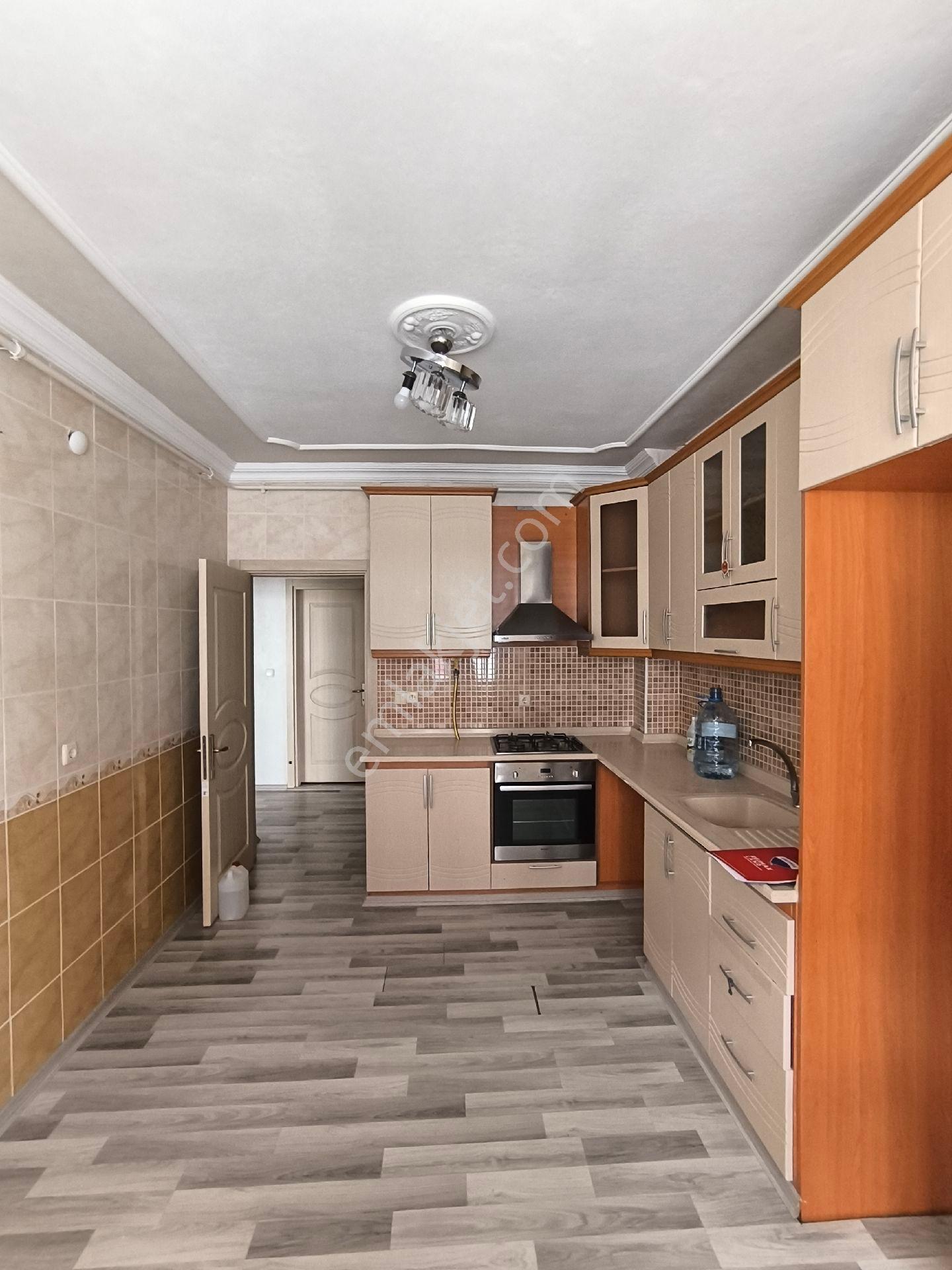 Rem/max Land'ten Çerkezköy'de Merkezî Konumda Kiralık 2+1 130 - Görsel 6