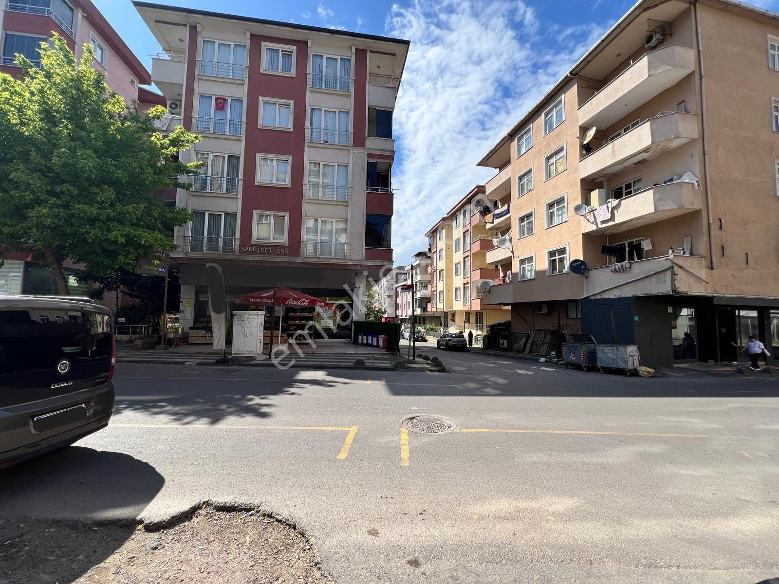 Çekmeköy 'de Yüksek Cirolu Hazır Devren Kiralık Kurumsal Market - Görsel 3