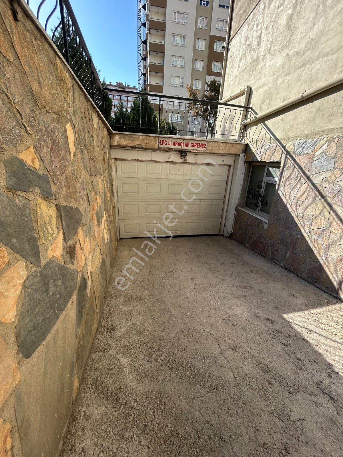 Eminevime Uygun Jandarma Karşısı Kapalı Otoparklı Fetih Cad Üze - Görsel 8