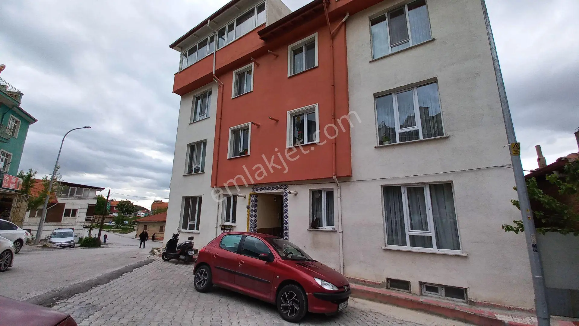 Vatan Emlakdan Maltepe Parkı Civarında Kiralık Daire