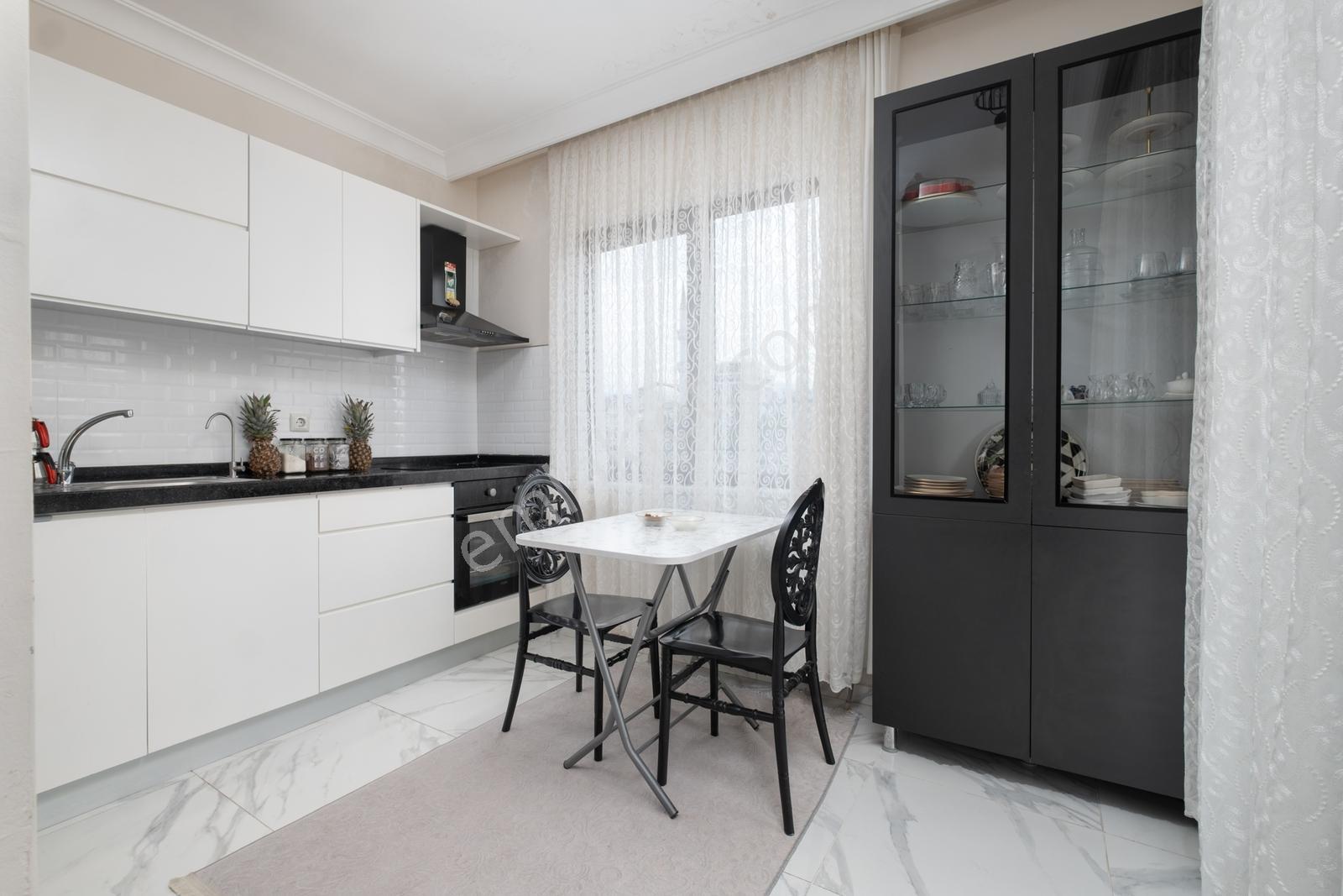 Remax Area Dan Gazi Caddesinde Satılık Ara Kat 3+1 Daire - Görsel 3