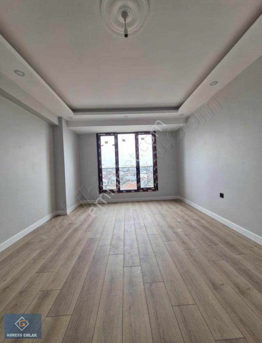 K.çekmece Cennet Mah.satılık E-5 Kenarı 2+1 Araç Takaslı Daire - Görsel 3