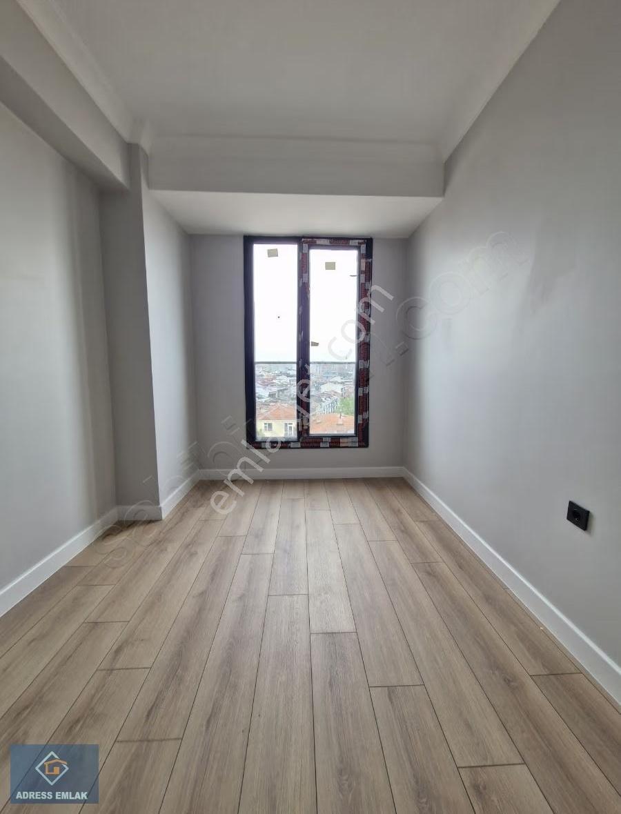 K.çekmece Cennet Mah.satılık E-5 Kenarı 2+1 Araç Takaslı Daire - Görsel 4