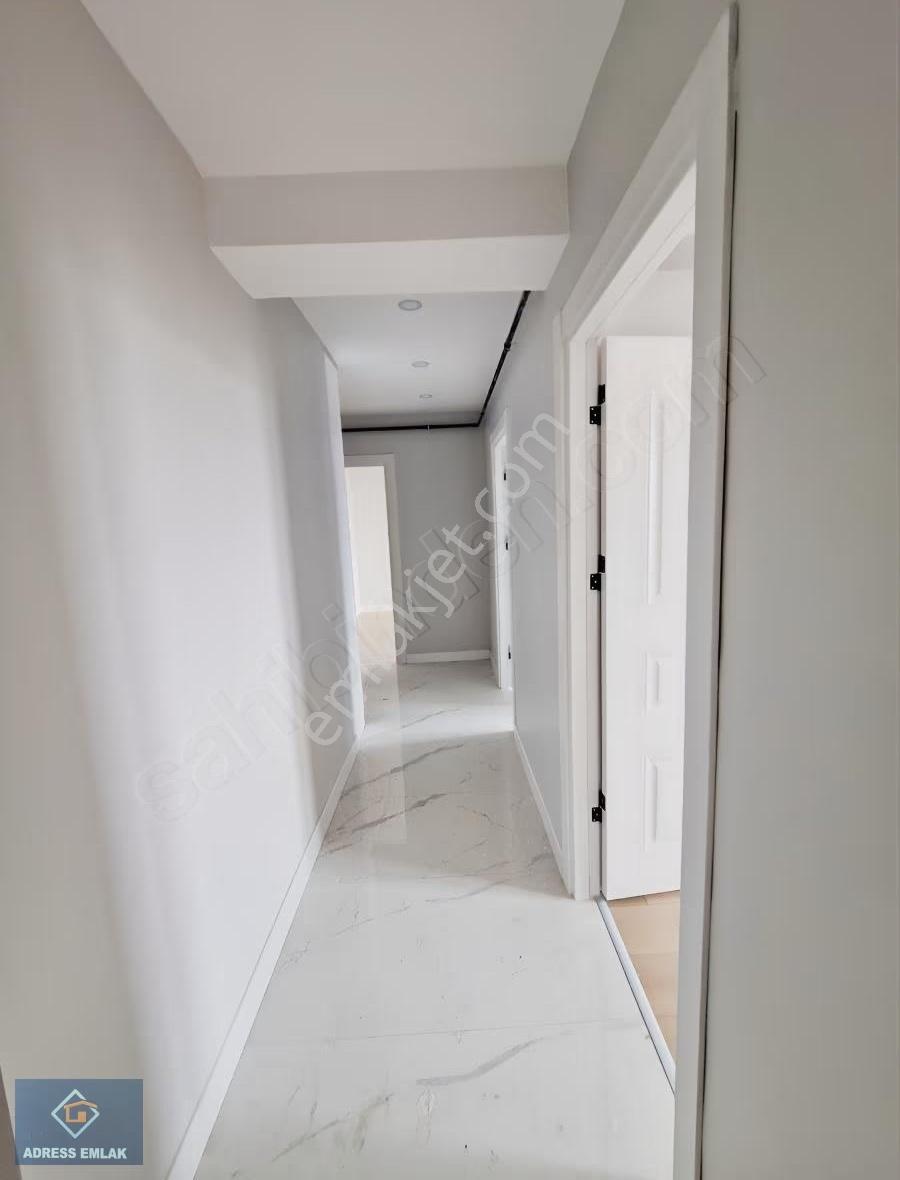 K.çekmece Cennet Mah.satılık E-5 Kenarı 2+1 Araç Takaslı Daire - Görsel 13