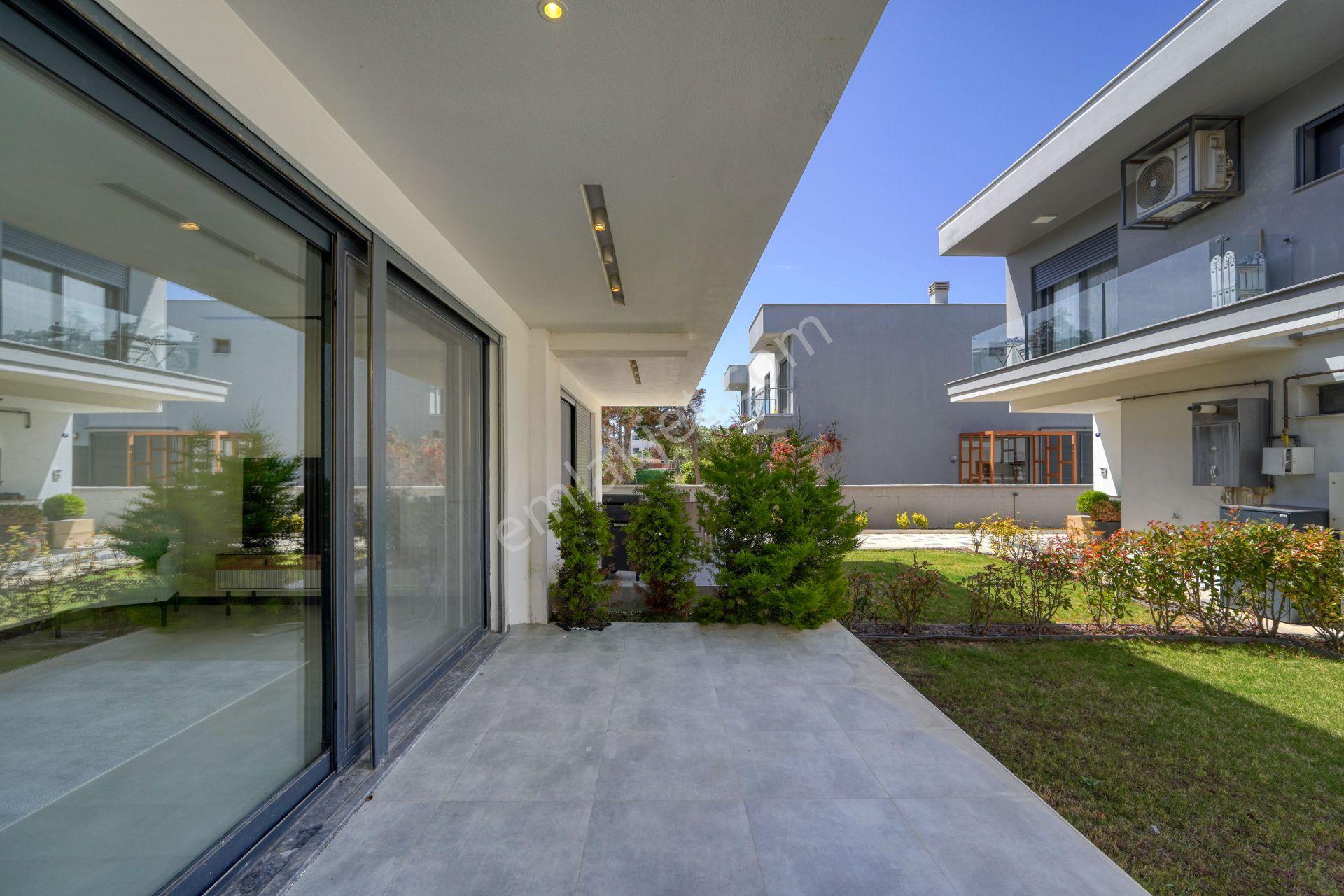 Urla İskele'de Denize Sıfır Eşyalı Lüks Villa - Görsel 6
