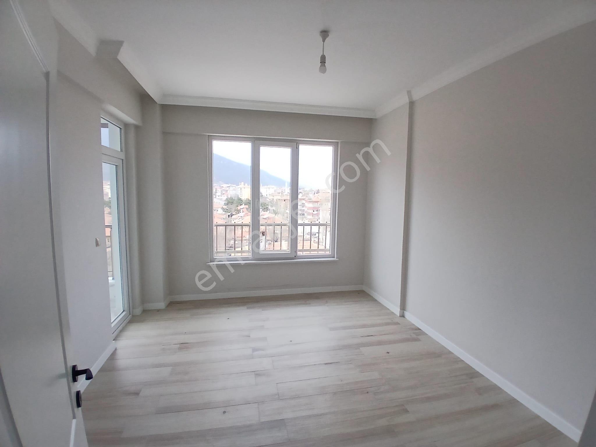 Akçay Emlak'tan Akşehir Gazi Mahallesi Adliye Lojmanları Yanında Ara Kat Kiralık Sıfır 3+1 Daire - Görsel 15