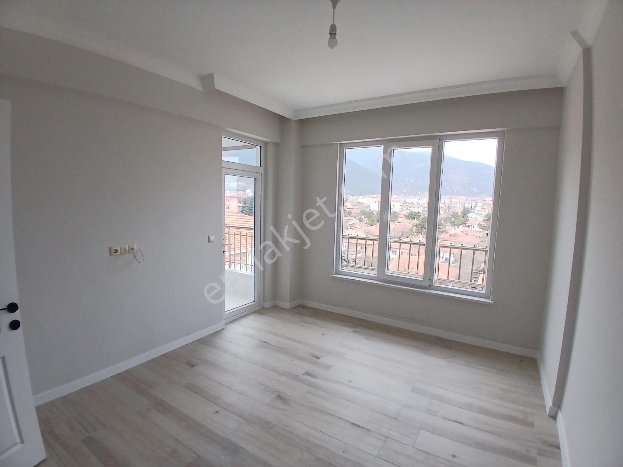 Akçay Emlak'tan Akşehir Gazi Mahallesi Adliye Lojmanları Yanında Ara Kat Kiralık Sıfır 3+1 Daire - Görsel 16